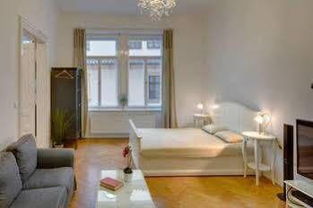 Old Town Square Premium Residence Praha Bagian luar foto