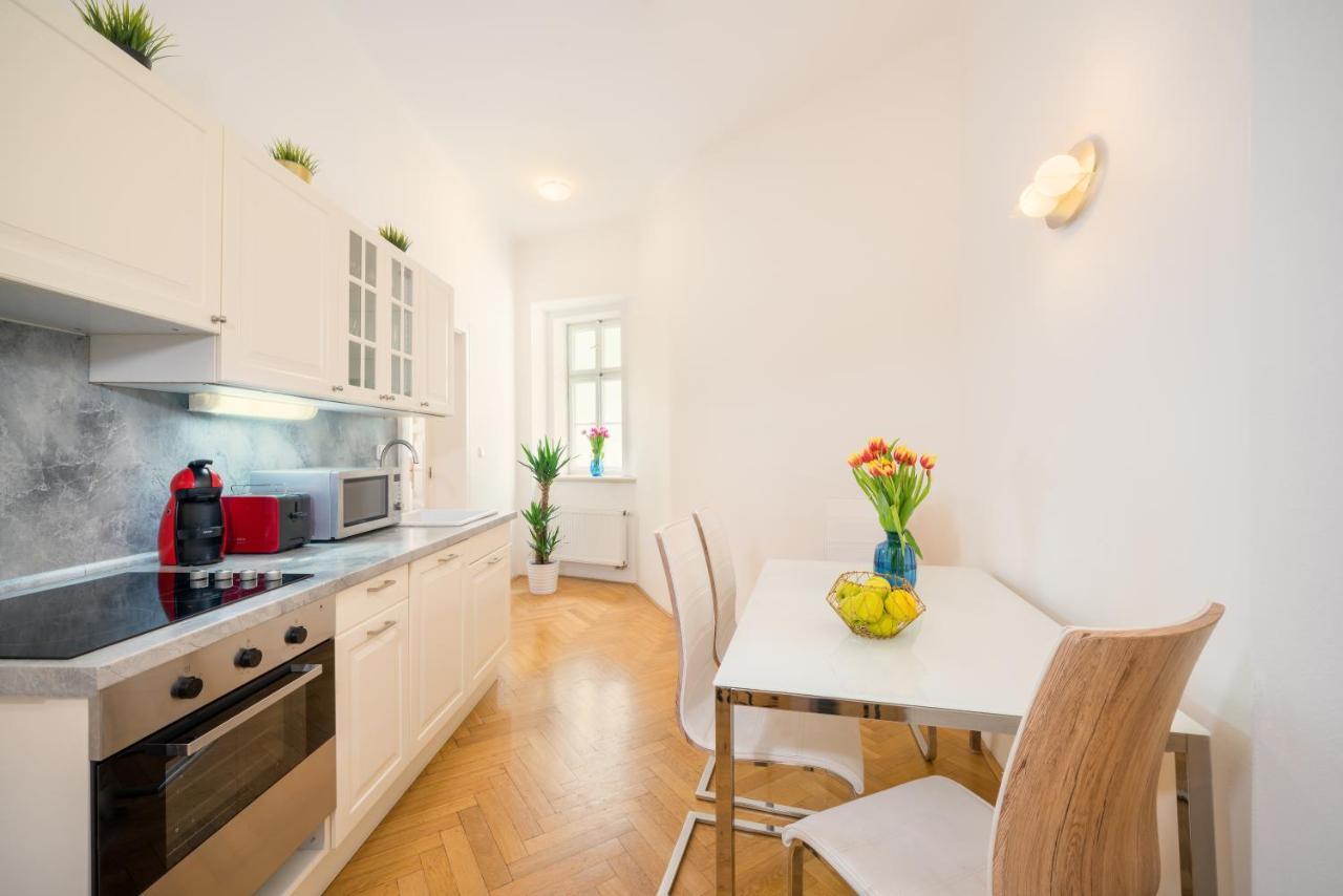 Old Town Square Premium Residence Praha Bagian luar foto